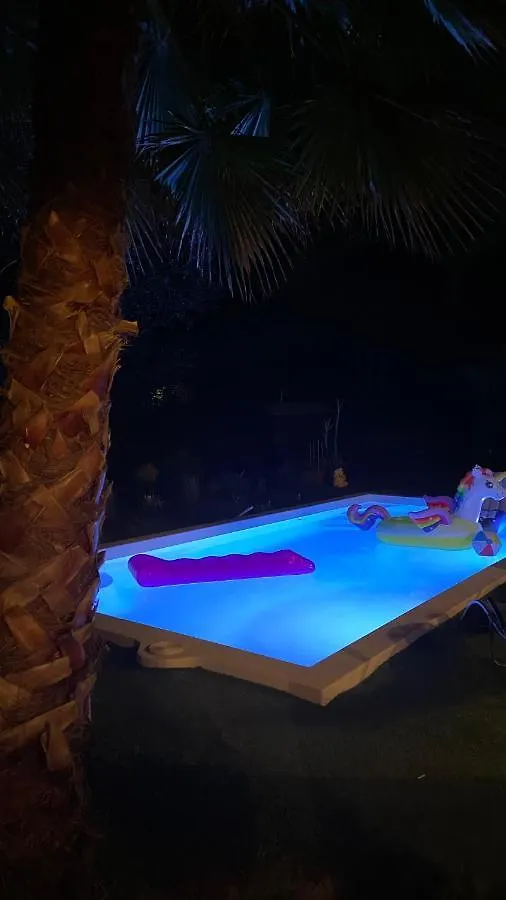 studio indépendant dans villa avec piscine jacuzzi Vidauban France