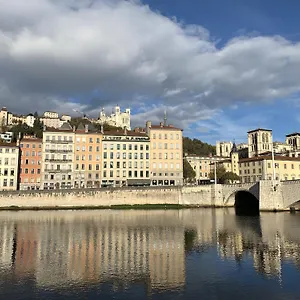 coquet-studio-cote-saone.hotels-rhonealpes.com/
